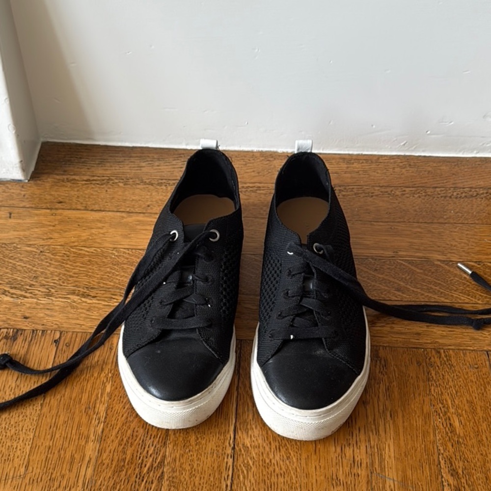 Banana Repiblic Black Sneakers with White Soles (size 7.5) women’s
